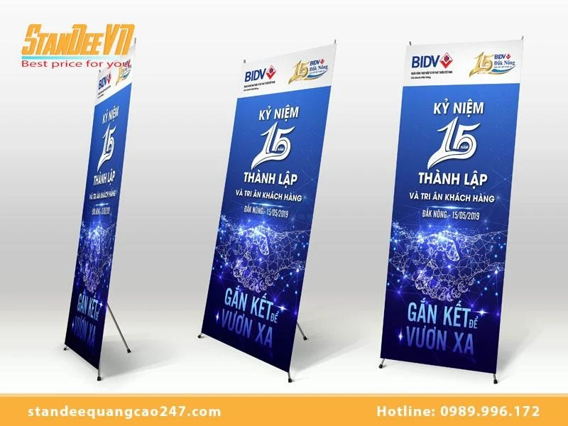 Standee Quảng Cáo 247 chuyên thiết kế standee chữ X đẹp & ấn tượng