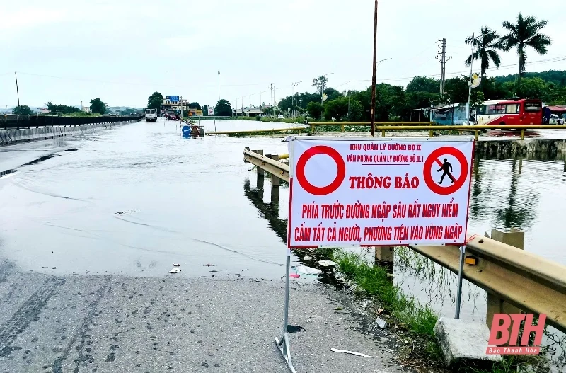 Hà Trung: Nước các sông dâng cao gây ngập tuyến Quốc lộ 1A và một số khu dân cư 