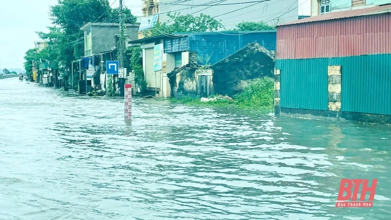 Hà Trung: Nước các sông dâng cao gây ngập tuyến Quốc lộ 1A và một số khu dân cư 