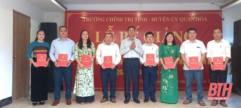 Toạ đàm khoa học Thực tiễn và kinh nghiệm nâng cao năng lực lãnh đạo, cầm quyền và sức chiến đấu của cấp uỷ cấp huyện trên địa bàn huyện Quan Hoá hiện nay