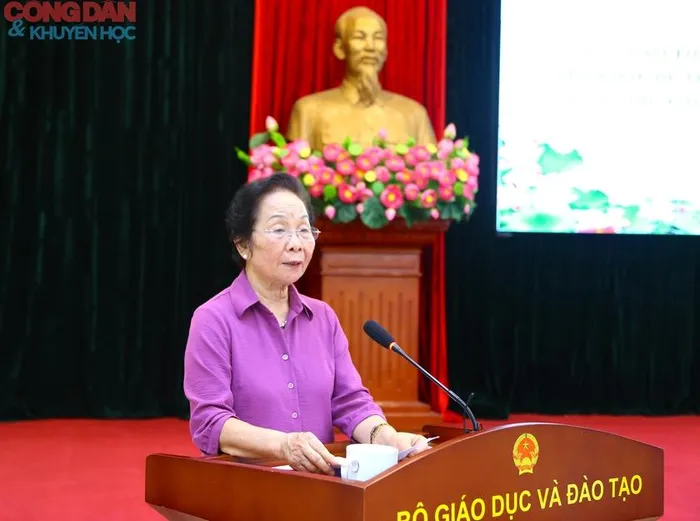 Học tập và làm theo tư tưởng của Chủ tịch Hồ Chí Minh về đào tạo, bồi dưỡng người công dân tốt, người cán bộ tốt