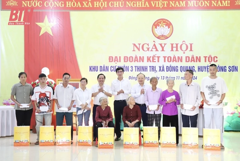 Trưởng Ban Nội chính Tỉnh ủy Nguyễn Ngọc Tiến dự Ngày hội Đại đoàn kết toàn dân tộc tại thôn 3 Thịnh Trị, xã Đông Quang