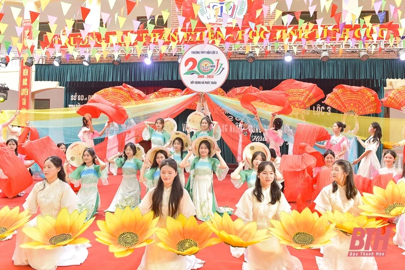 Trường THPT Hậu Lộc 3 kỷ niệm 20 năm thành lập và Đón Bằng công nhận đạt chuẩn Quốc gia mức độ 1