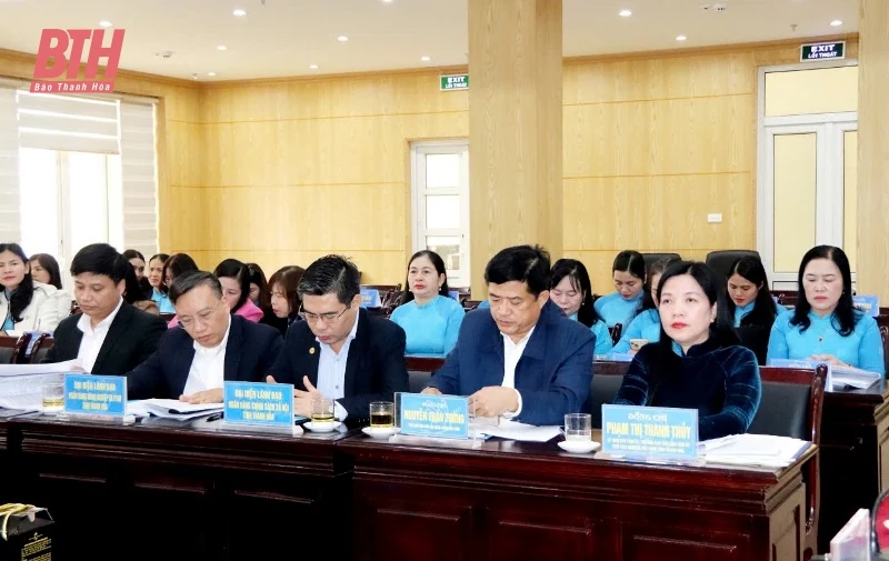 Phát huy vai trò của phụ nữ trong tham gia xây dựng Đảng và hệ thống chính trị