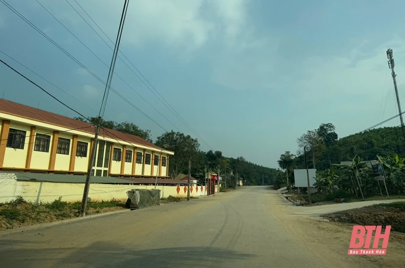 Về xã đặc biệt khó khăn Luận Khê
