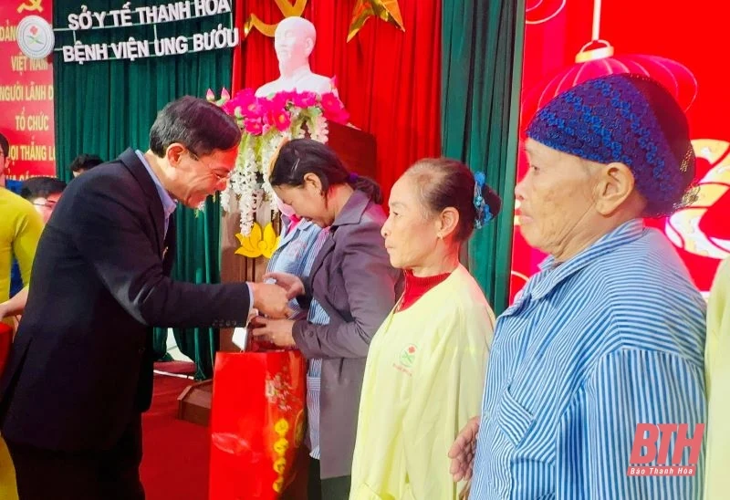 “Xuân ấm áp - Tết yêu thương” cho bệnh nhân tại Bệnh viện Ung bướu Thanh Hóa