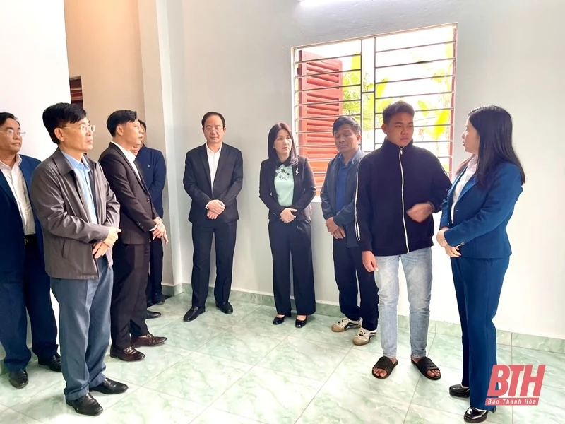 Chủ tịch Ủy ban MTTQ tỉnh Phạm Thị Thanh Thủy dự lễ khởi công và trao biển hỗ trợ xây dựng nhà ở tại Nông Cống