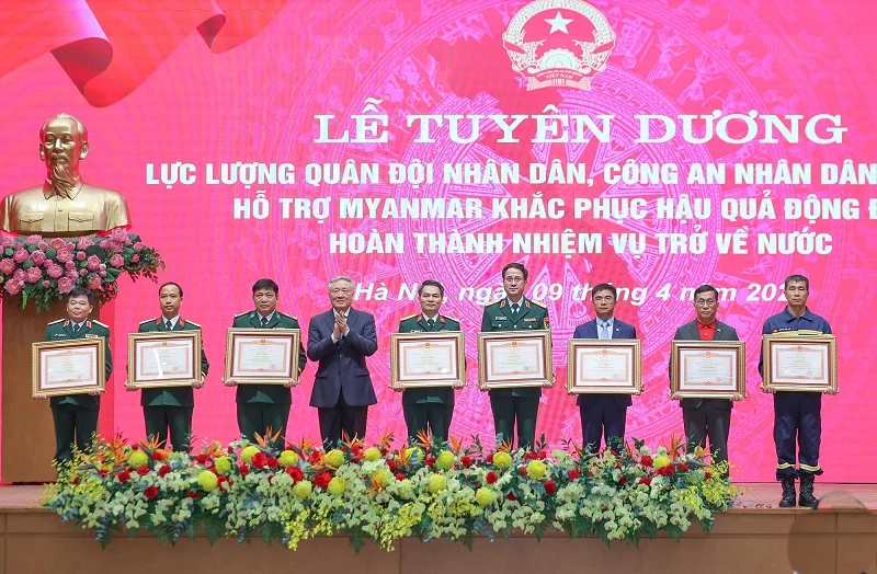 Thủ tướng Chính phủ tặng bằng khen cho Hãng hàng không Vietjet về thành tích tham gia cứu nạn, cứu hộ giúp nước bạn Myanmar