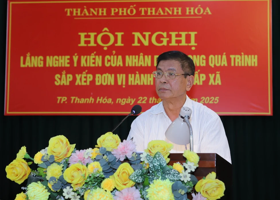 Bí thư Tỉnh ủy và Phó Bí thư Thường trực Tỉnh ủy lắng nghe ý kiến Nhân dân trong quá trình sắp xếp đơn vị hành chính cấp xã