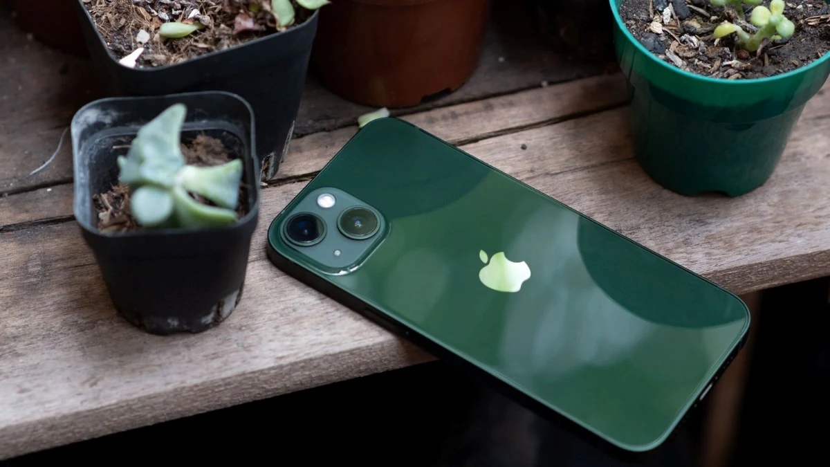 Nên mua iPhone 13 mới hay cũ ở thời điểm giữa cuối năm 2025?