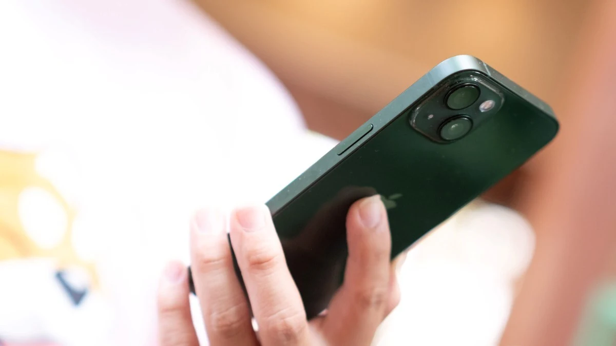 Nên mua iPhone 13 mới hay cũ ở thời điểm giữa cuối năm 2025?