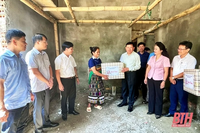 Huyện Quan Sơn cần bố trí cán bộ, công chức đảm bảo đúng người, đúng việc để phát huy được năng lực, sở trường của cán bộ