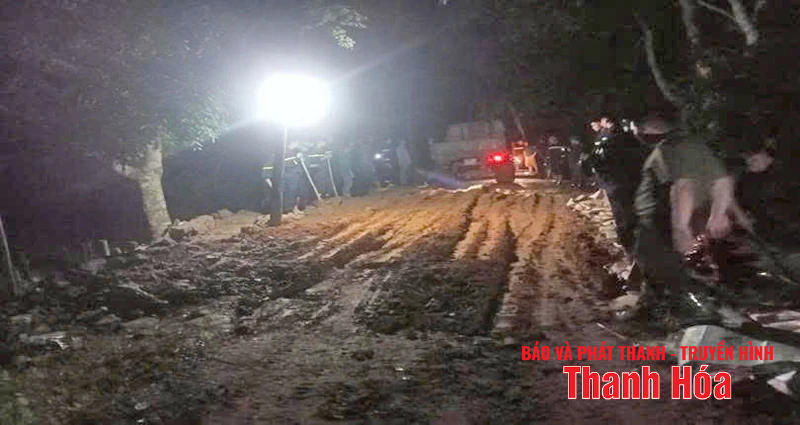Tiếp tục theo dõi diễn biến, đảm bảo an toàn tuyến đê tả sông Hoàng
