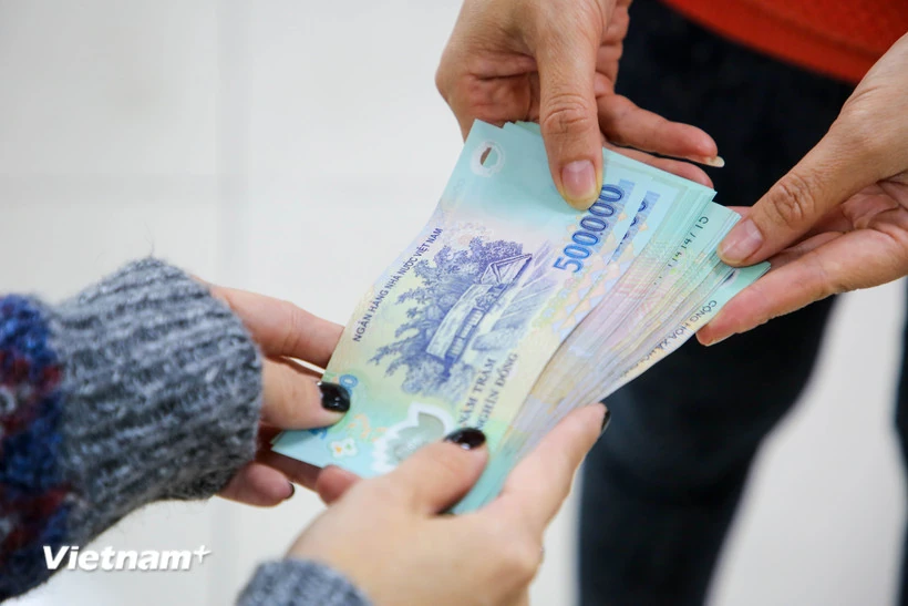 Bộ Nội vụ: Không cắt giảm tiền thêm giờ, trợ cấp khi tăng lương tối thiểu