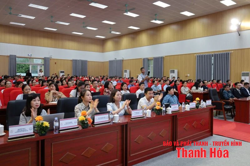 Tập huấn “Cơ hội AI dành cho nhân viên y tế”