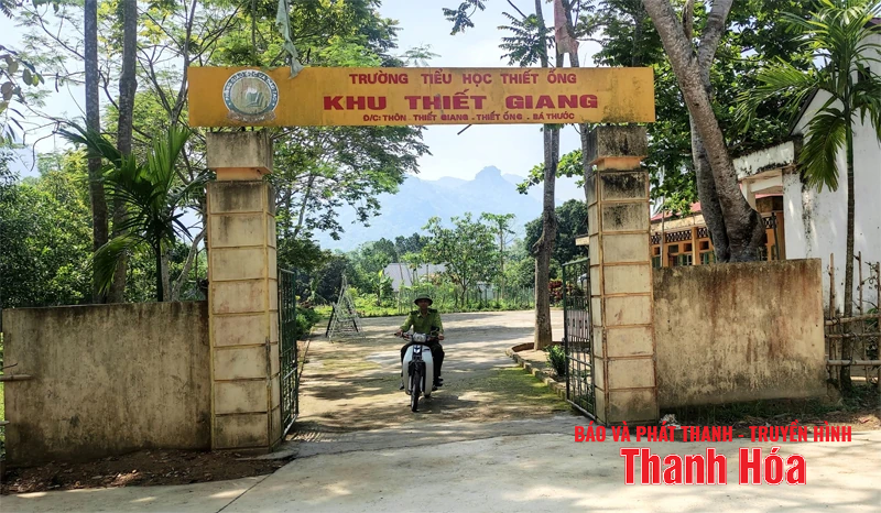 Vượt Mã giang đi tìm chữ
