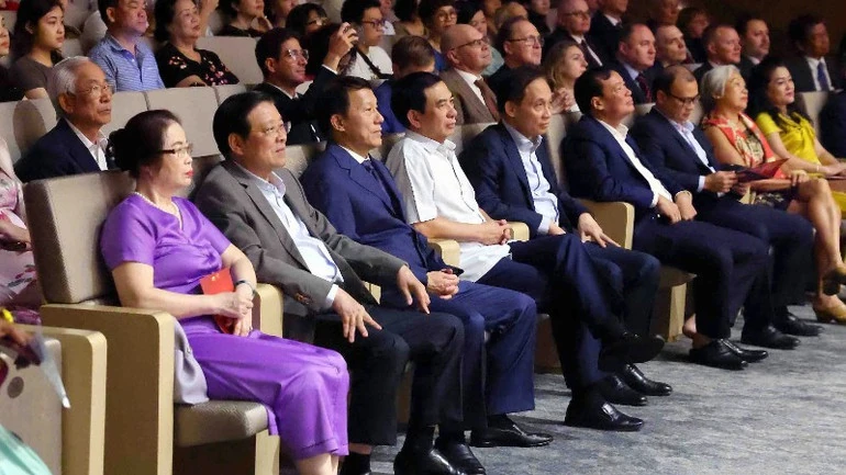 Chương trình nghệ thuật đặc biệt “Vang mãi bản hùng ca”