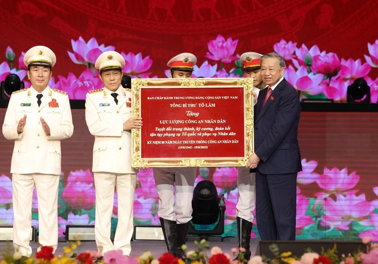 Lãnh đạo Đảng, Nhà nước dự lễ kỷ niệm 80 năm Ngày truyền thống Công an nhân dân và đón nhận Huân chương Sao Vàng lần thứ 5