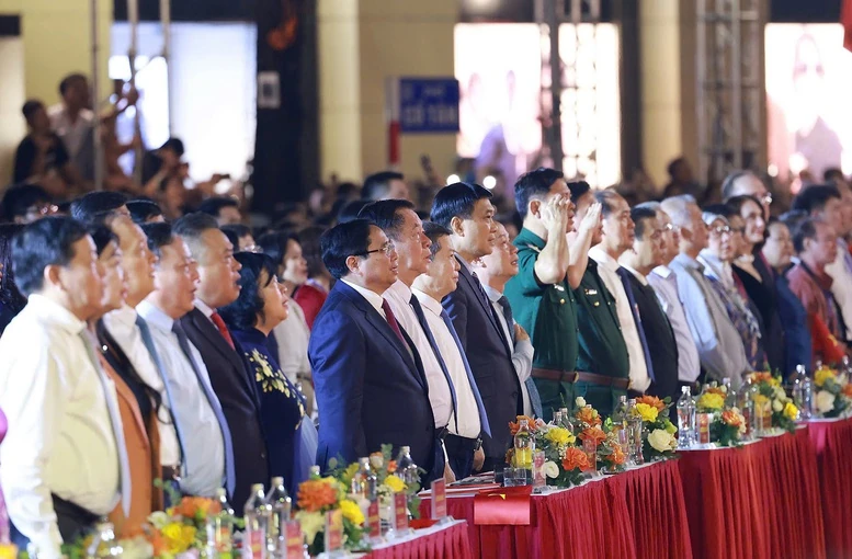 Chương trình nghệ thuật đặc biệt Hà Nội - Từ mùa thu lịch sử năm 1945