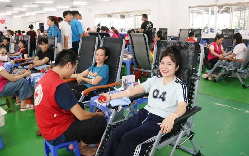 400 công nhân lao động Công ty Sakurai Việt Nam hiến máu nhân đạo
