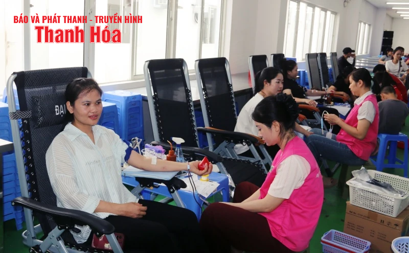 400 công nhân lao động Công ty Sakurai Việt Nam hiến máu nhân đạo
