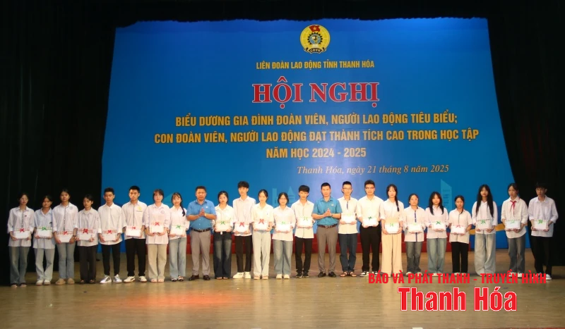 Biểu dương gia đình đoàn viên, người lao động và con học giỏi năm 2024–2025