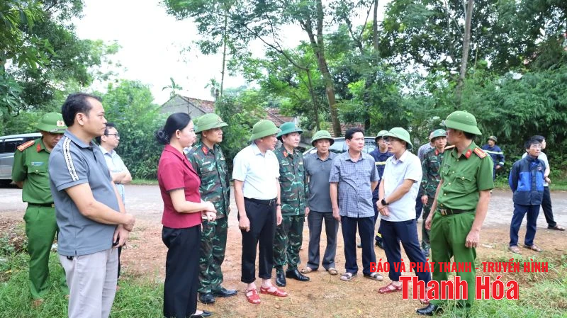 Phó Chủ tịch Thường trực UBND tỉnh Nguyễn Văn Thi kiểm tra công tác ứng phó bão tại xã Kim Tân