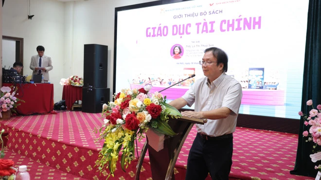 Lần đầu tiên có bộ sách giáo dục tài chính cho học sinh từ lớp 1 đến lớp 12