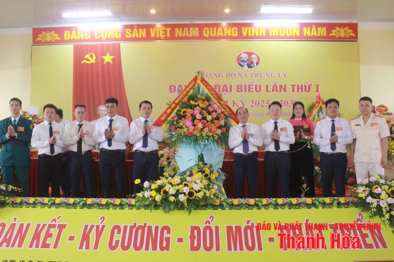 Phó Chủ tịch Thường trực HĐND tỉnh Lê Tiến Lam dự Đại hội Đại biểu Đảng bộ xã Trung Lý