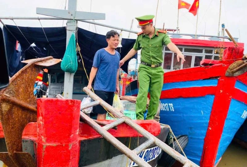 Lực lượng Công an sẵn sàng ứng phó với bão số 5