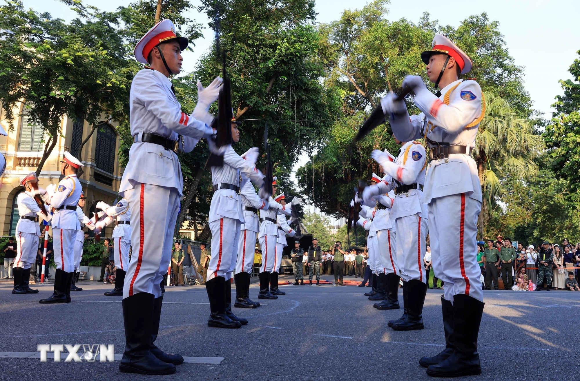 Công an Nhân dân Việt Nam - 80 năm xây dựng, chiến đấu và trưởng thành