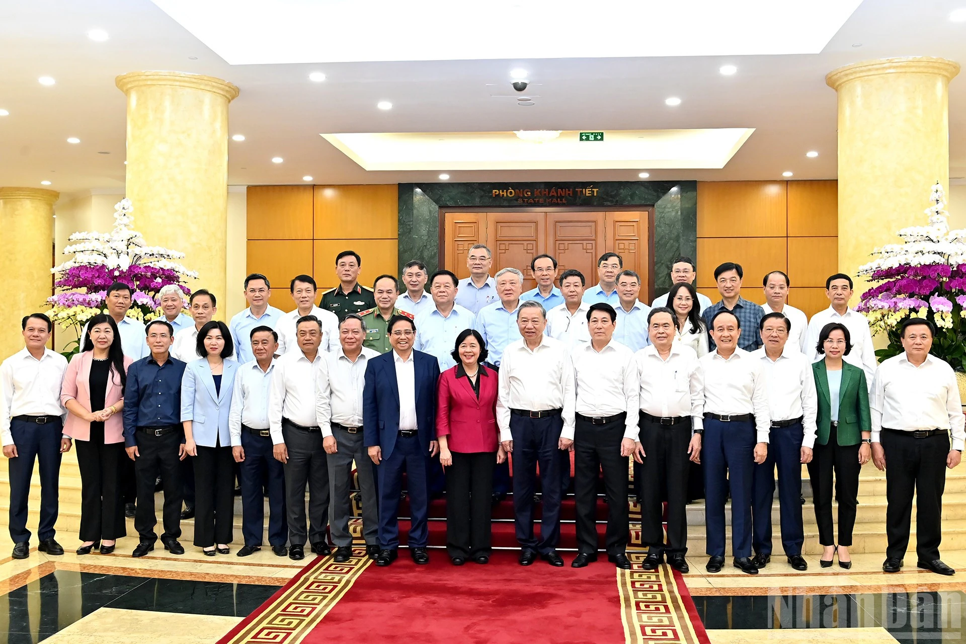 Bộ Chính trị cho ý kiến về công tác chuẩn bị Đại hội Đảng bộ thành phố Hà Nội và TP Hồ Chí Minh