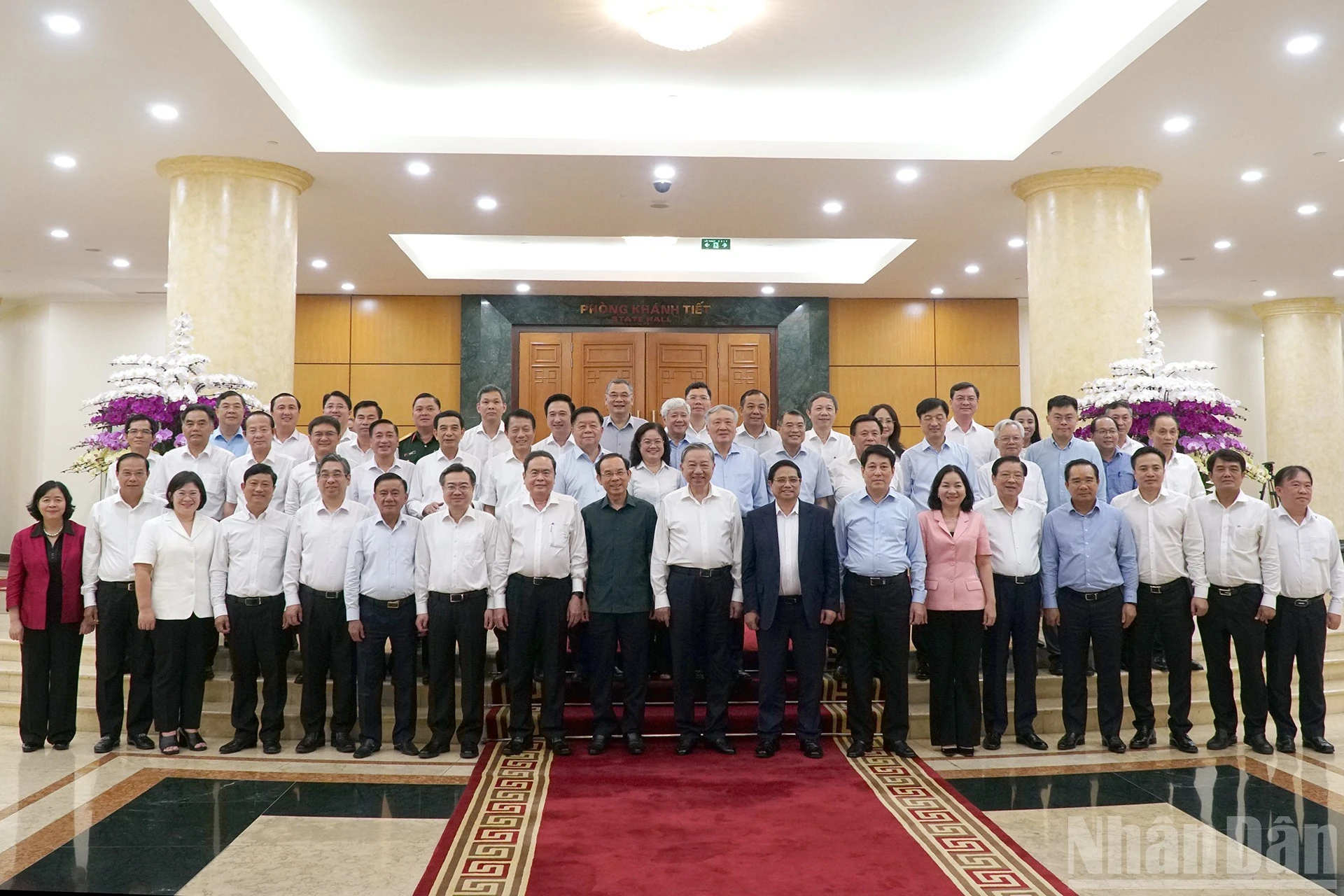 Bộ Chính trị cho ý kiến về công tác chuẩn bị Đại hội Đảng bộ thành phố Hà Nội và TP Hồ Chí Minh