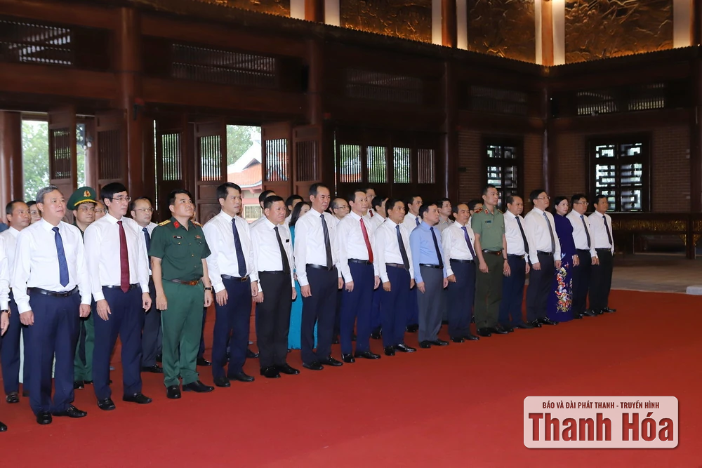Đoàn đại biểu tỉnh Thanh Hóa dâng hoa, dâng hương nhân kỷ niệm 80 năm Quốc khánh nước CHXHCN Việt Nam