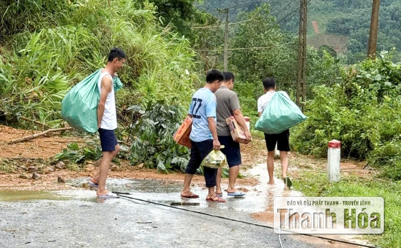 Xã Yên Nhân nhiều nhà dân bị hư hỏng, chia cắt