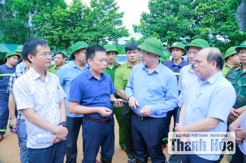 Phó Chủ tịch UBND tỉnh Mai Xuân Liêm kiểm tra, chỉ đạo khắc phục thiệt hại sau mưa bão tại xã Yên Nhân và Bát Mọt