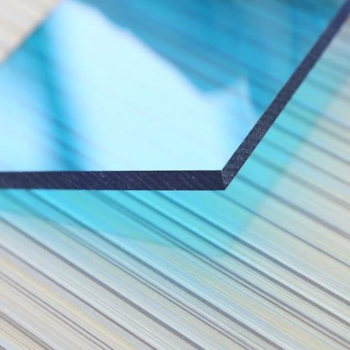 Tấm lợp lấy sáng Polycarbonate đặc ruột là gì?