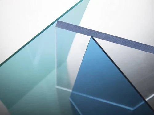 Tấm lợp lấy sáng Polycarbonate đặc ruột là gì?