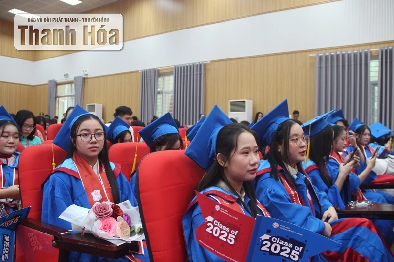 Phân hiệu Trường Đại học Y Hà Nội tại Thanh Hóa tổ chức lễ bế giảng năm học 2024-2025