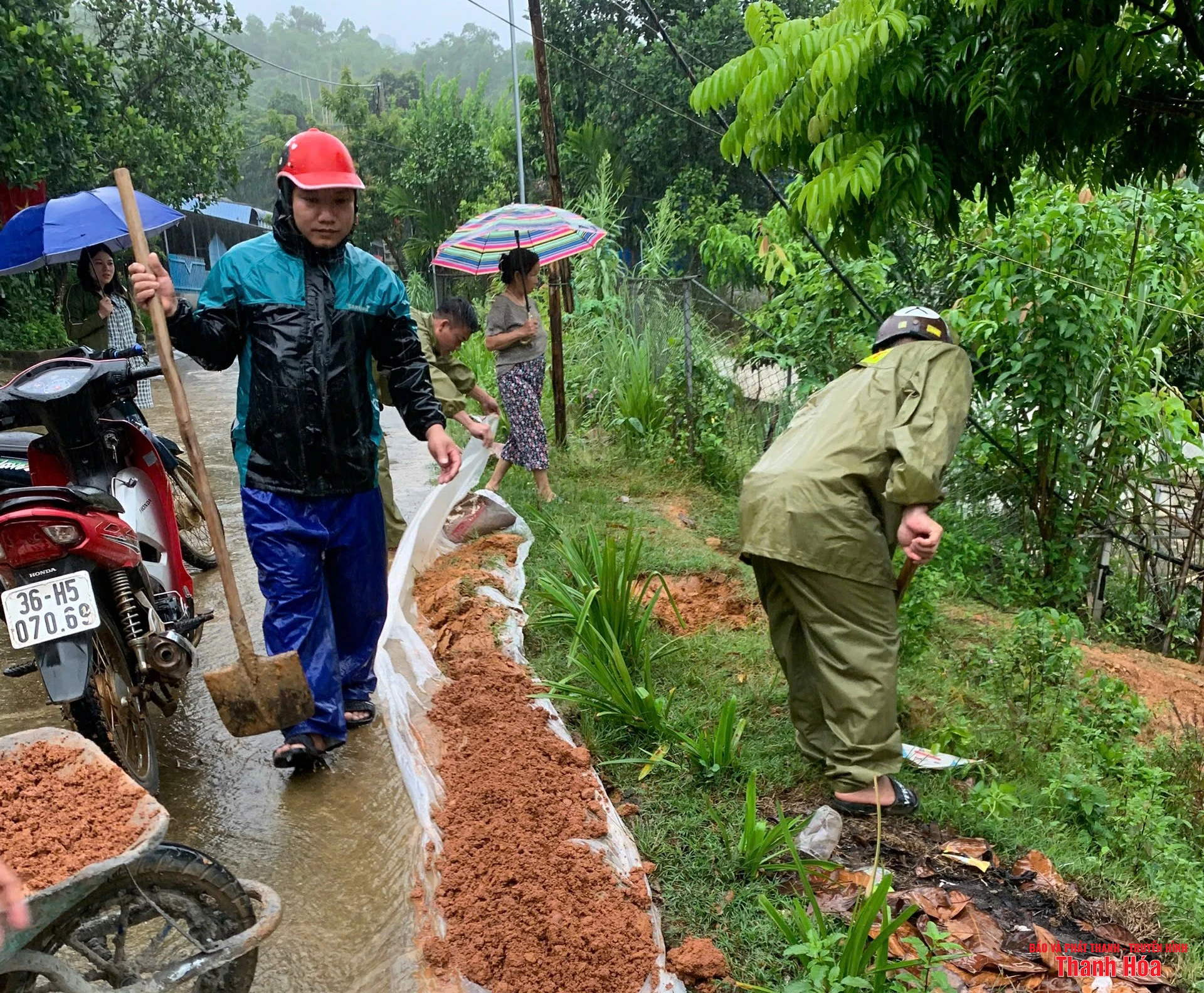 [Cập nhật] - Ngập lụt, chia cắt cục bộ; bước đầu ghi nhận nhiều thiệt hại về nhà cửa, hoa màu