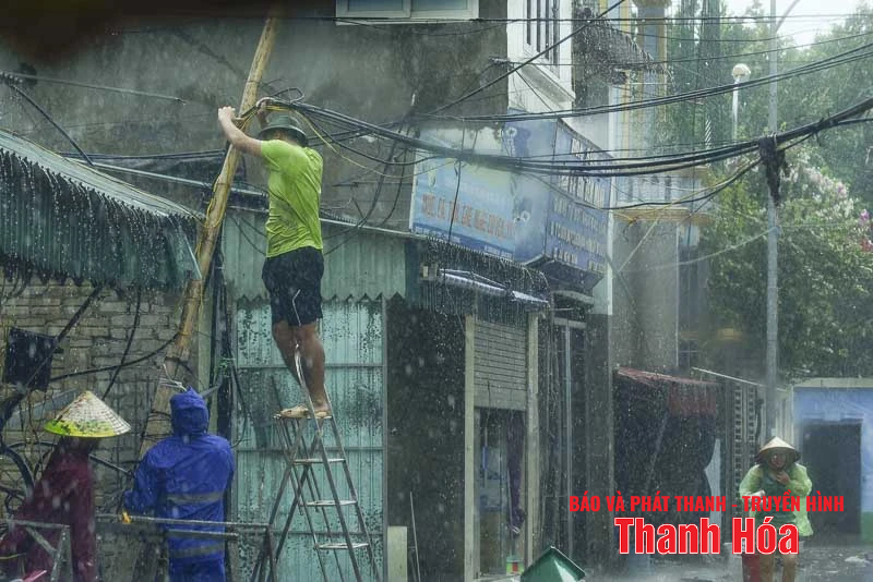 Vùng biển Thanh Hóa bắt đầu mưa to, gió mạnh trước khi bão số 5 đổ bộ