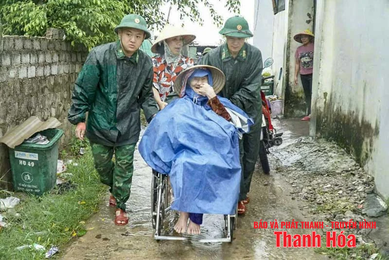 Vùng biển Thanh Hóa bắt đầu mưa to, gió mạnh trước khi bão số 5 đổ bộ