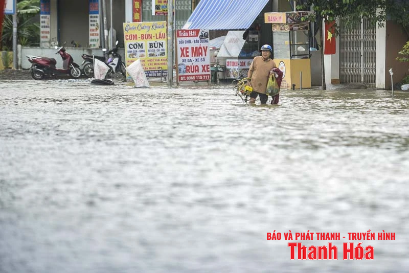 Nước lũ lên nhanh, nhiều hộ dân Thường Xuân mất trắng tài sản