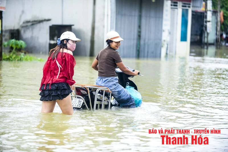 Nước lũ lên nhanh, nhiều hộ dân Thường Xuân mất trắng tài sản