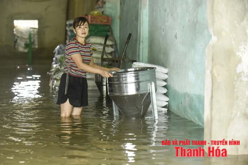 Nước lũ lên nhanh, nhiều hộ dân Thường Xuân mất trắng tài sản