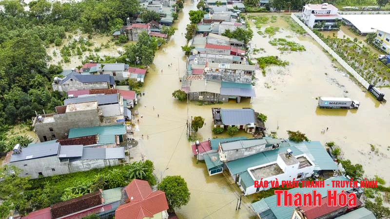 Nước lũ lên nhanh, nhiều hộ dân Thường Xuân mất trắng tài sản