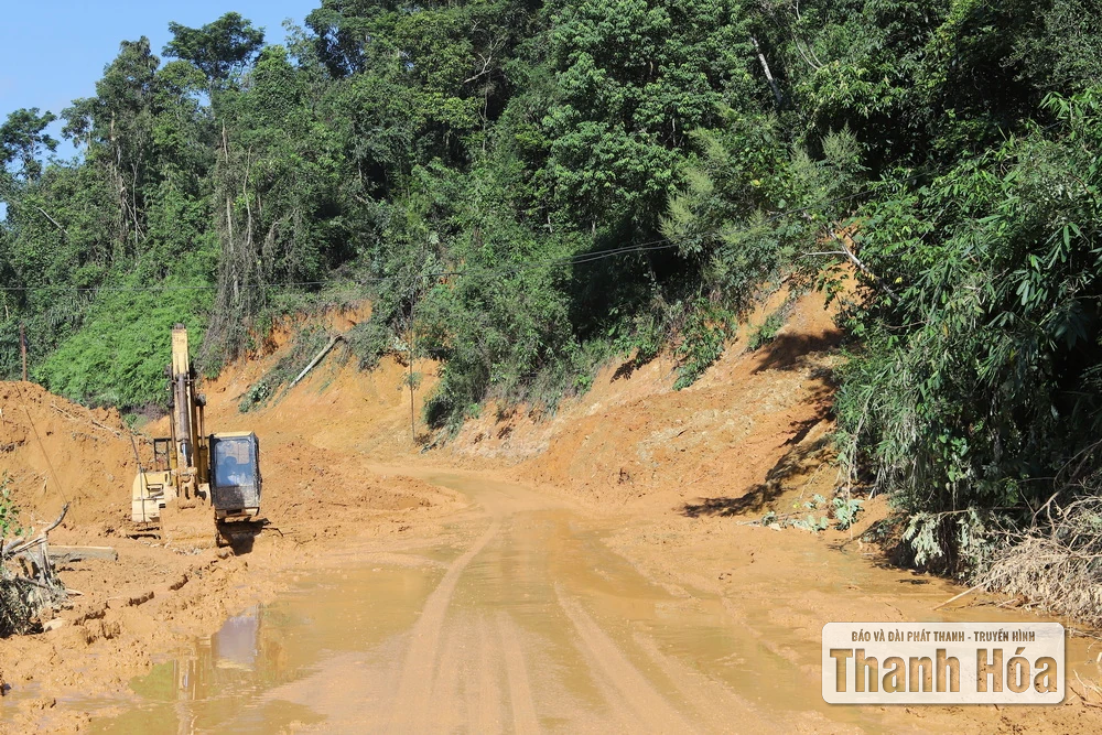 Bí thư Tỉnh ủy Nguyễn Doãn Anh kiểm tra công tác khắc phục hậu quả bão lũ và chuẩn bị năm học mới tại 2 xã Yên Nhân, Bát Mọt