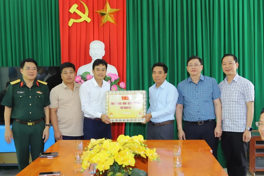 Bí thư Tỉnh ủy Nguyễn Doãn Anh kiểm tra công tác khắc phục hậu quả bão lũ và chuẩn bị năm học mới tại 2 xã Yên Nhân, Bát Mọt