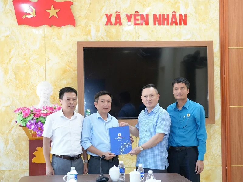 Kiểm tra tình hình khắc phục hậu quả bão số 5 và thúc đẩy hiện đại hóa lưới điện