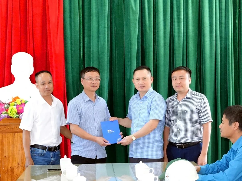 Kiểm tra tình hình khắc phục hậu quả bão số 5 và thúc đẩy hiện đại hóa lưới điện
